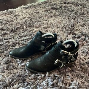 DOLCE VITA Size 6.5 Black
Suede Silver Spur/Triple
Buckle Ankle Bootie; Preloved